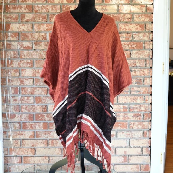 TREASURE Bond Poncho - Picture 2 of 7